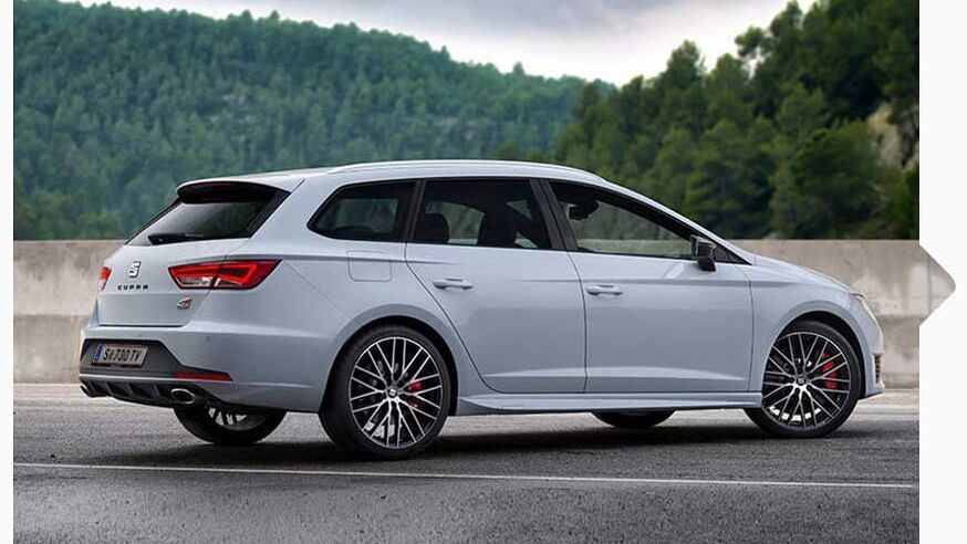 Ein weißer SEAT Leon CUPRA Kombi von 2014.