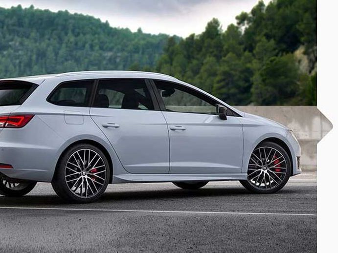 Ein weißer SEAT Leon CUPRA Kombi von 2014.