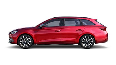 SEAT Leon Kombi in rot Seitenansicht.