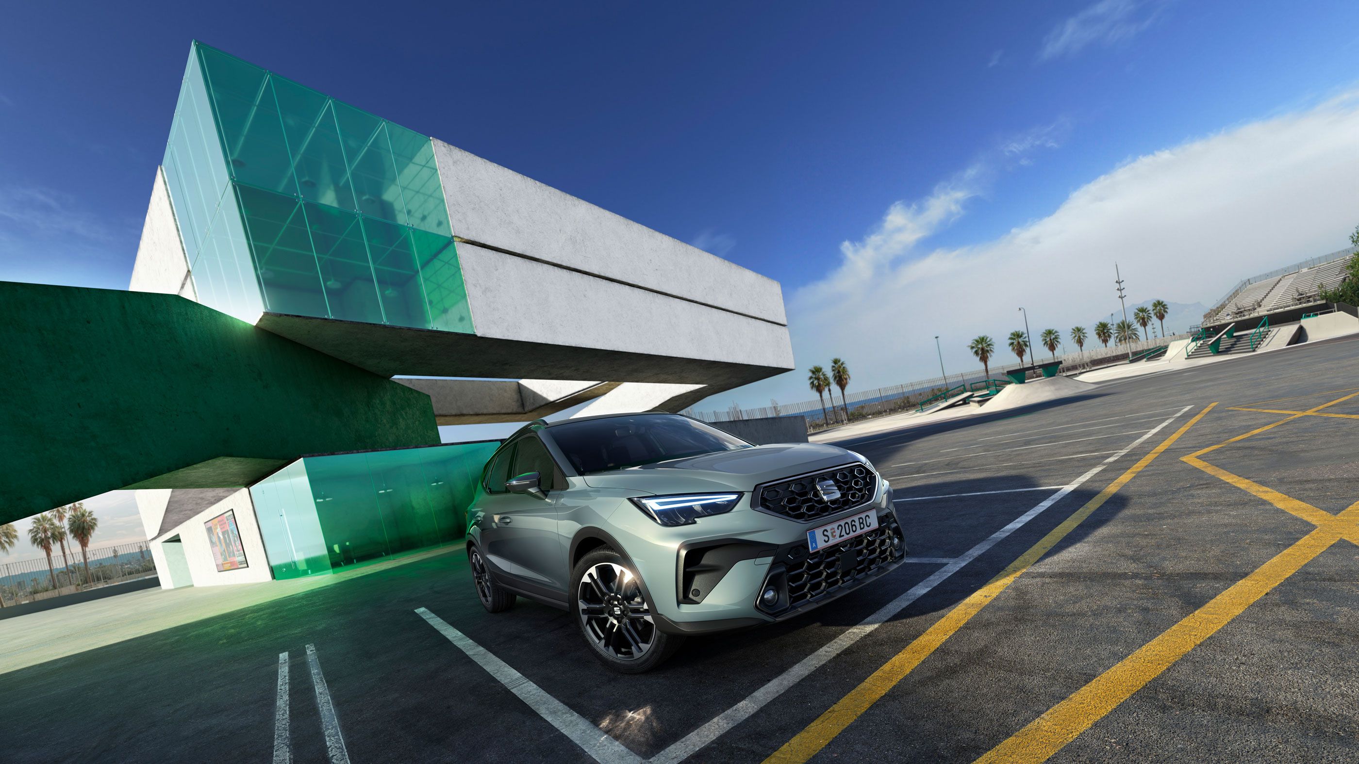 Gesamtansicht eines SEAT Arona 2025, im Freien geparkt.