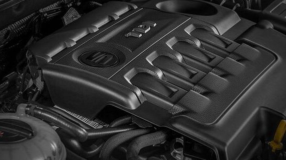 Detailansicht eines SEAT TDI Motors.