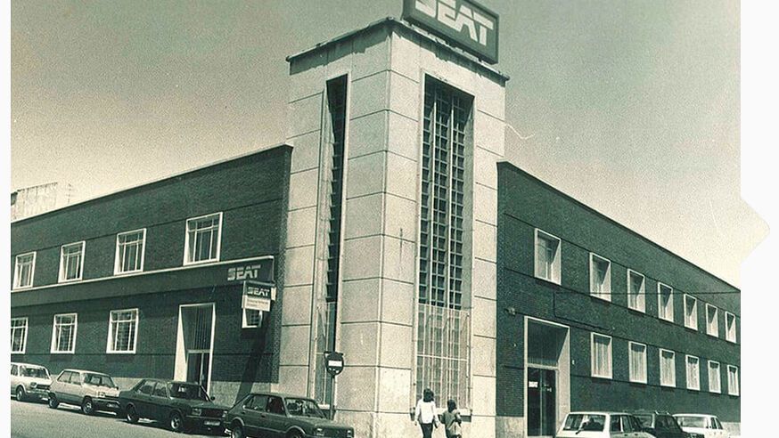 Schwarz weiß Aufnahme der SEAT Zentrale von 1964.