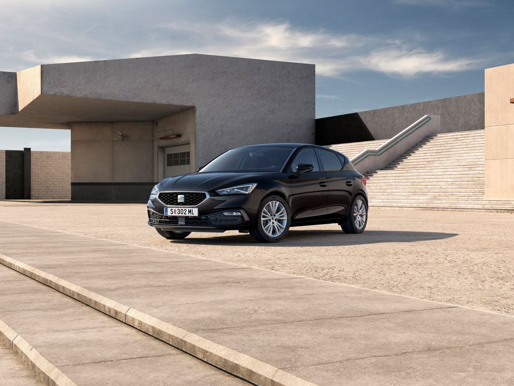 Der SEAT Leon Style mit einer eleganten Karosserie, stilvollen Leichtmetallfelgen und getönten Heckscheiben. Komfort und Eleganz perfekt kombiniert — eine erstklassige Wahl im Fahrzeugangebot.