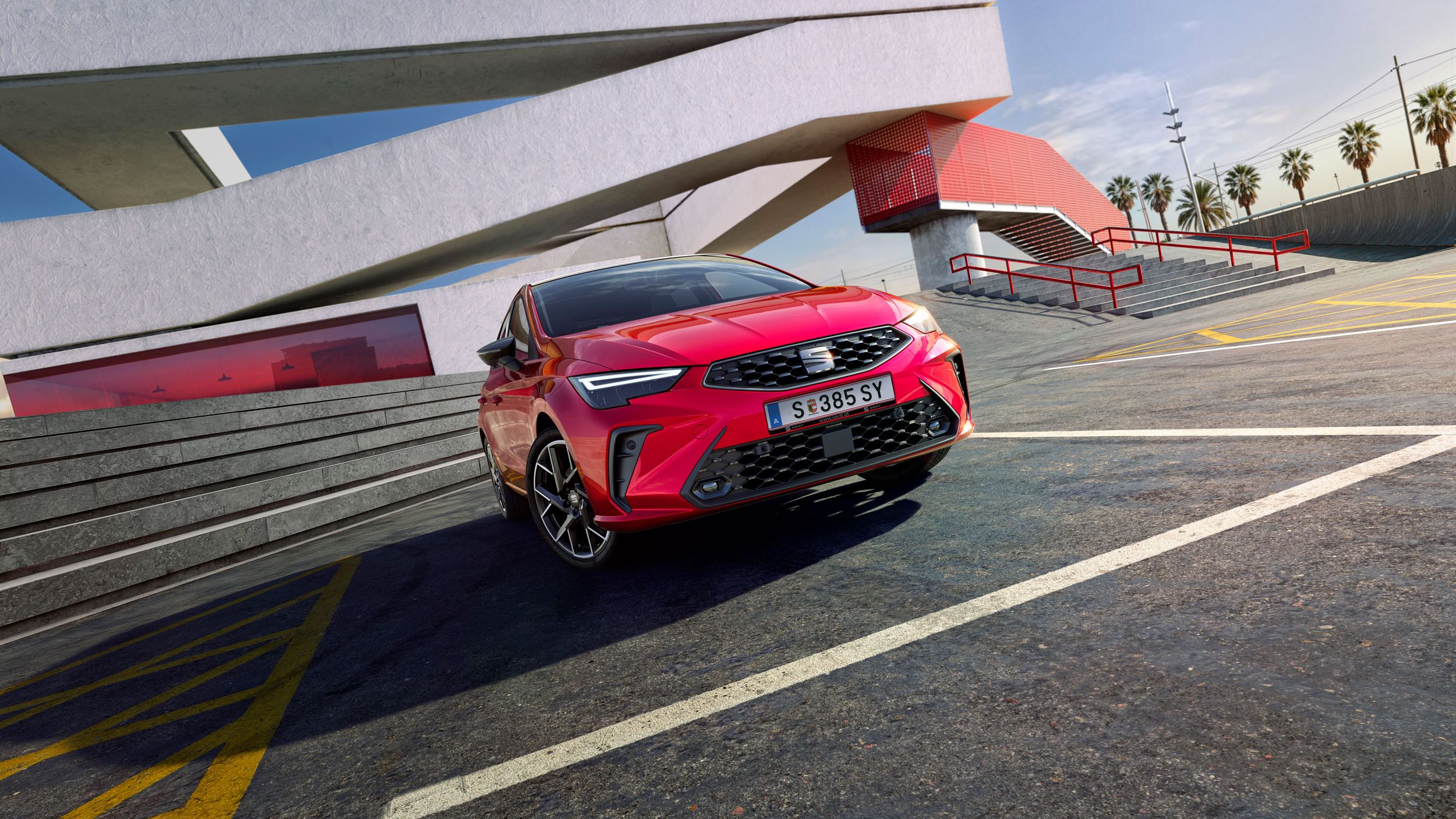 Gesamtansicht eines roten SEAT Ibiza 2025, im Freien geparkt