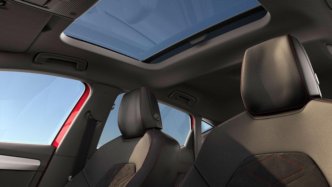 Innenansicht eines SEAT Leon 5-Türer mit Panorama-Schiebedach
