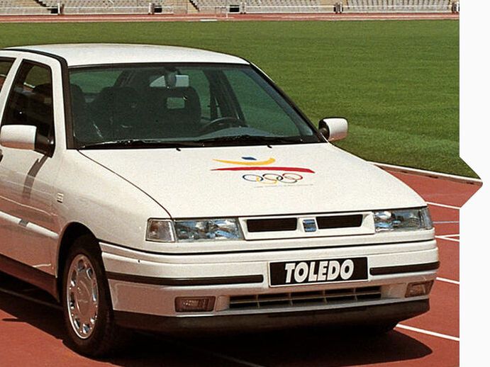 Ein weißer SEAT Toledo von 1992.