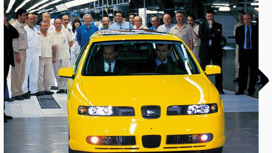 Ein gelber SEAT Ibiza beim Debüt 2001.