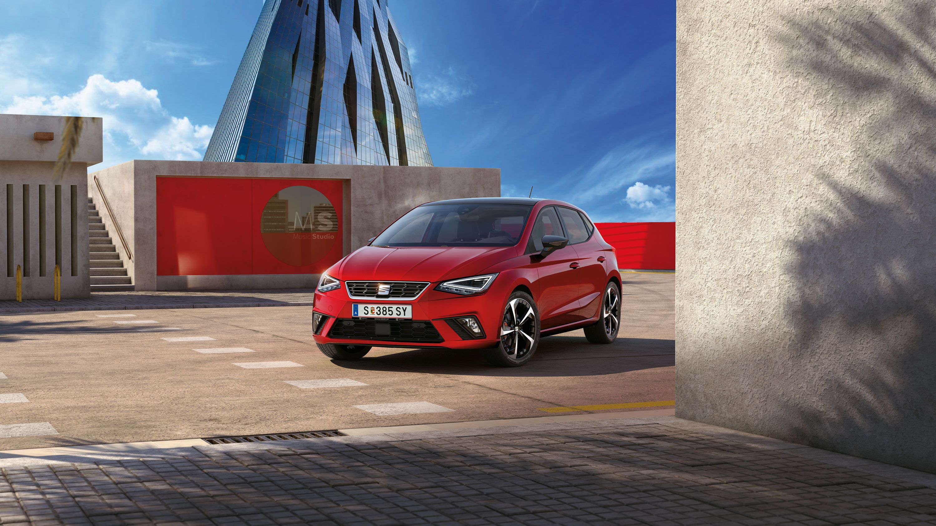 SEAT Ibiza in rot mit rotem Hintergrund