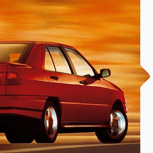 Heckansicht eines roten SEAt Toledo von 1995.