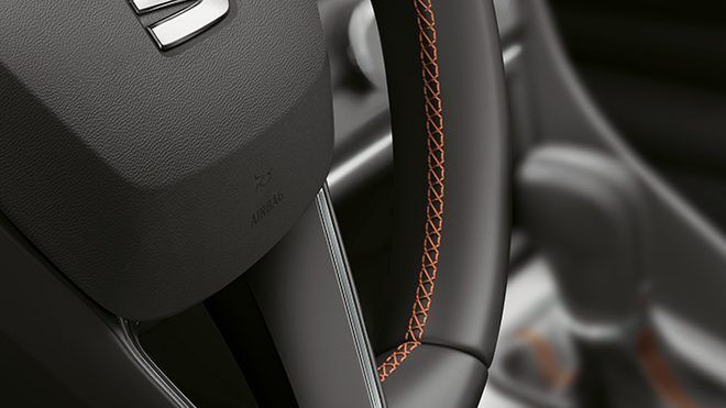 Detailaufnahme eines SEAT Lenkrads.