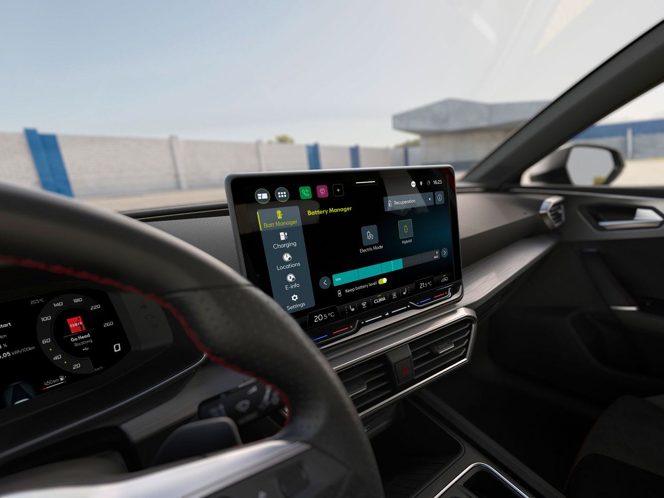 Navigationssystem des SEAT Leon auf dem zentralen Touchscreen. CONNECT Plus liefert Echtzeit-Updates und Online-Konnektivität für ein nahtloses Fahrerlebnis.