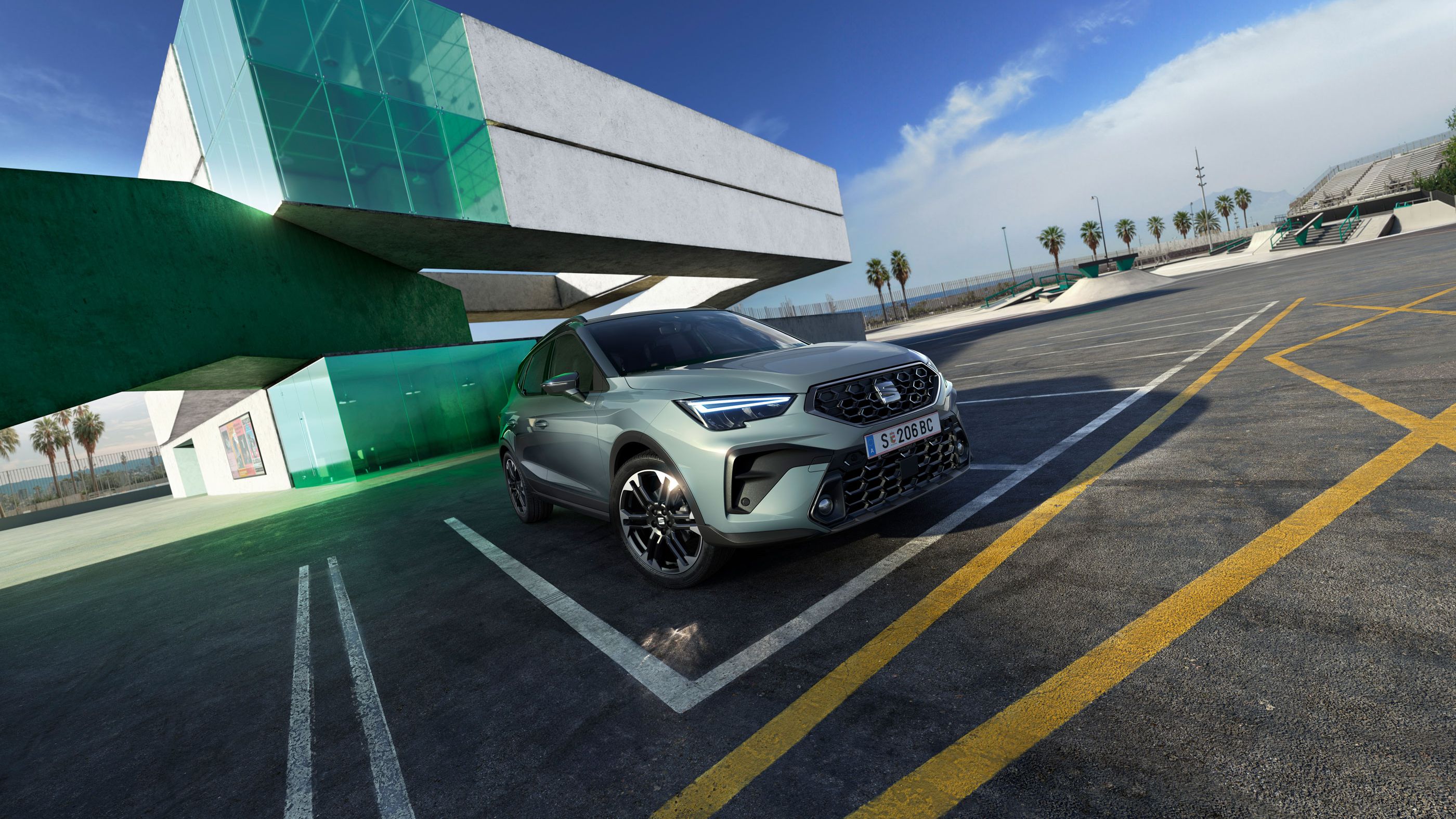 Gesamtansicht eines SEAT Arona 2025, im Freien geparkt.