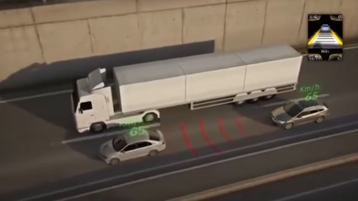 Graphische Darstellung zur Funktion der automatischen Distanzregelung, mit einem LKW der von zwei Automobilen überholt wird.