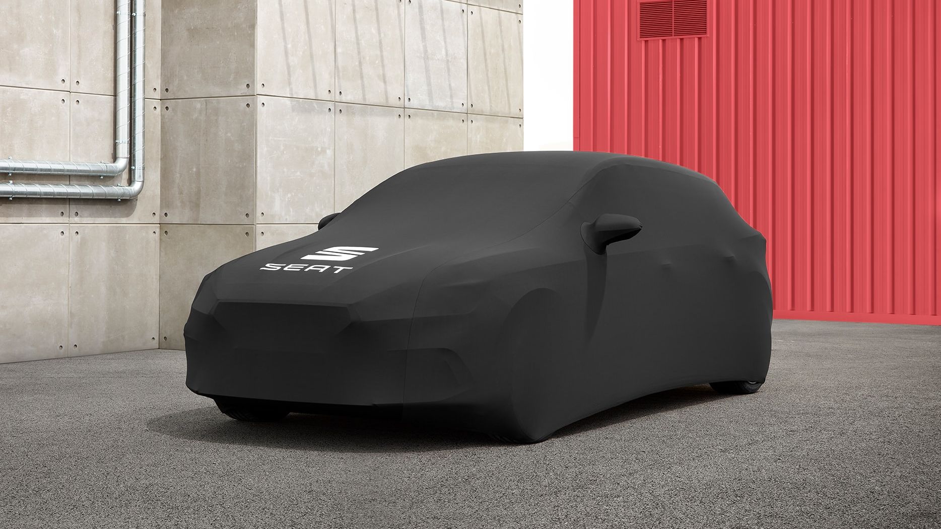 Schwarze Fahrzeugplane mit SEAT Logo zur Abdeckung für den SEAT Leon SP Kombi.