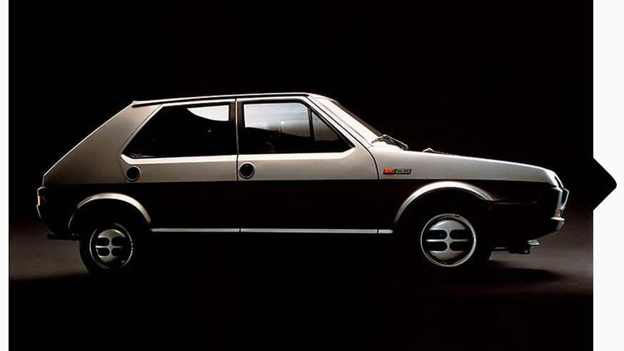 Der SEAT Ritmo in Seitenansicht aus dem Jahr 1979.