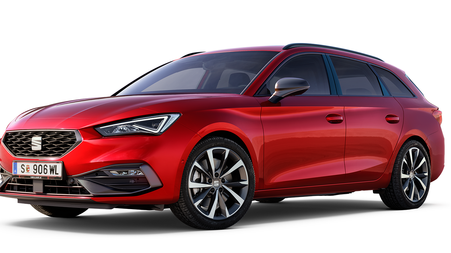 SEAT Leon Kombi in rot schräge Frontansicht.